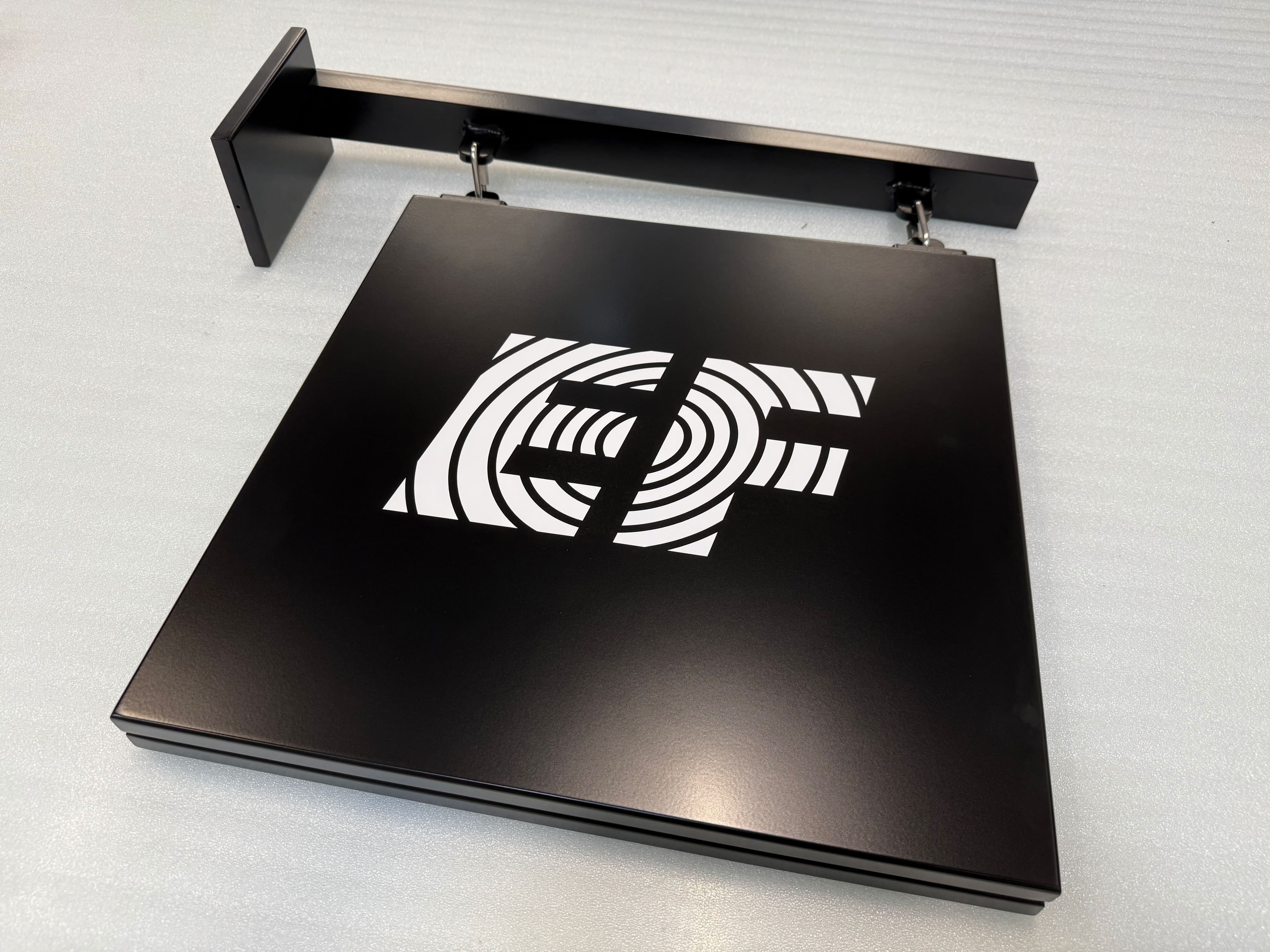 DS01 Flag Sign (Non-Illuminated)