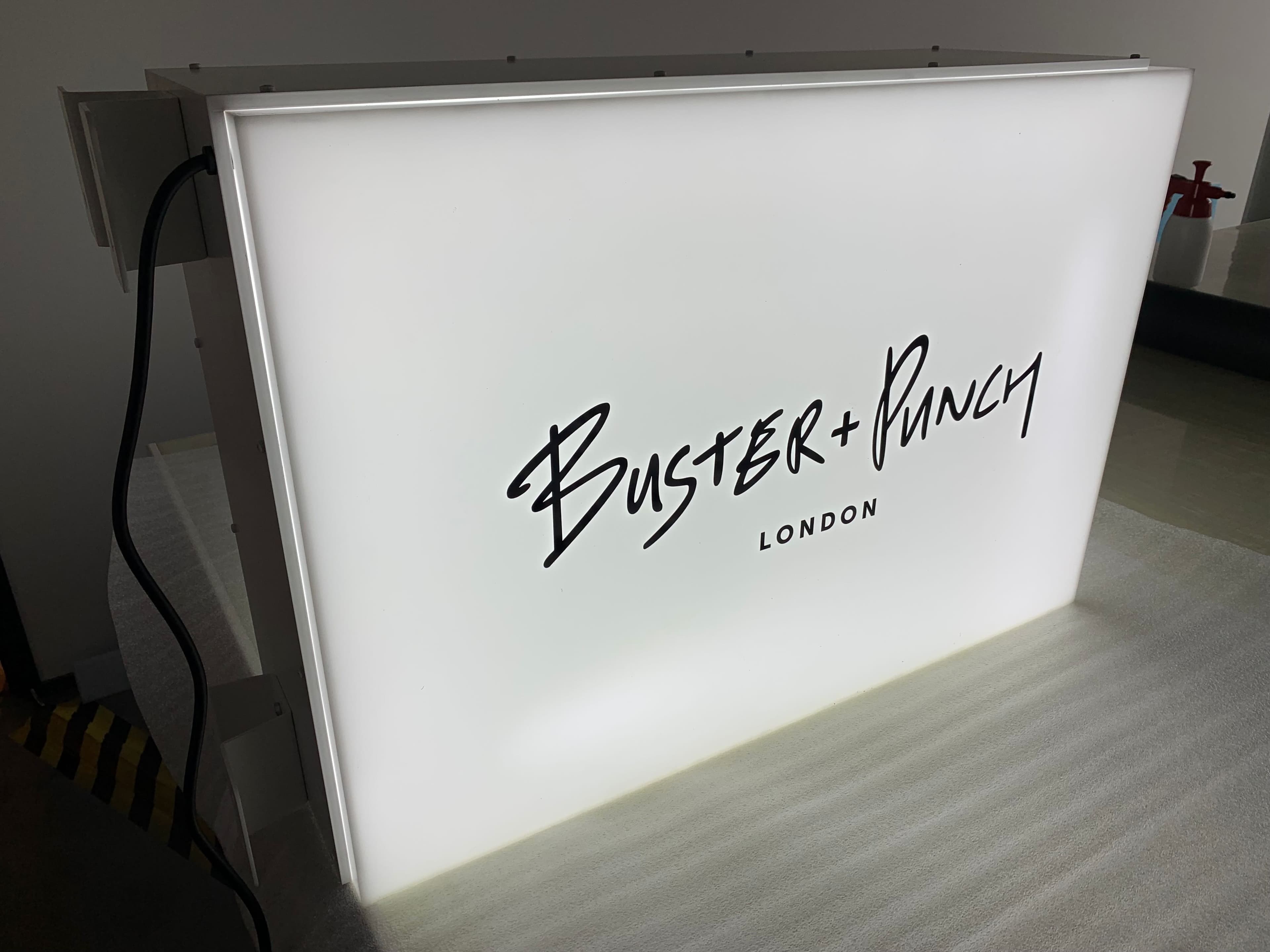 DS8 Illuminated Flag Sign