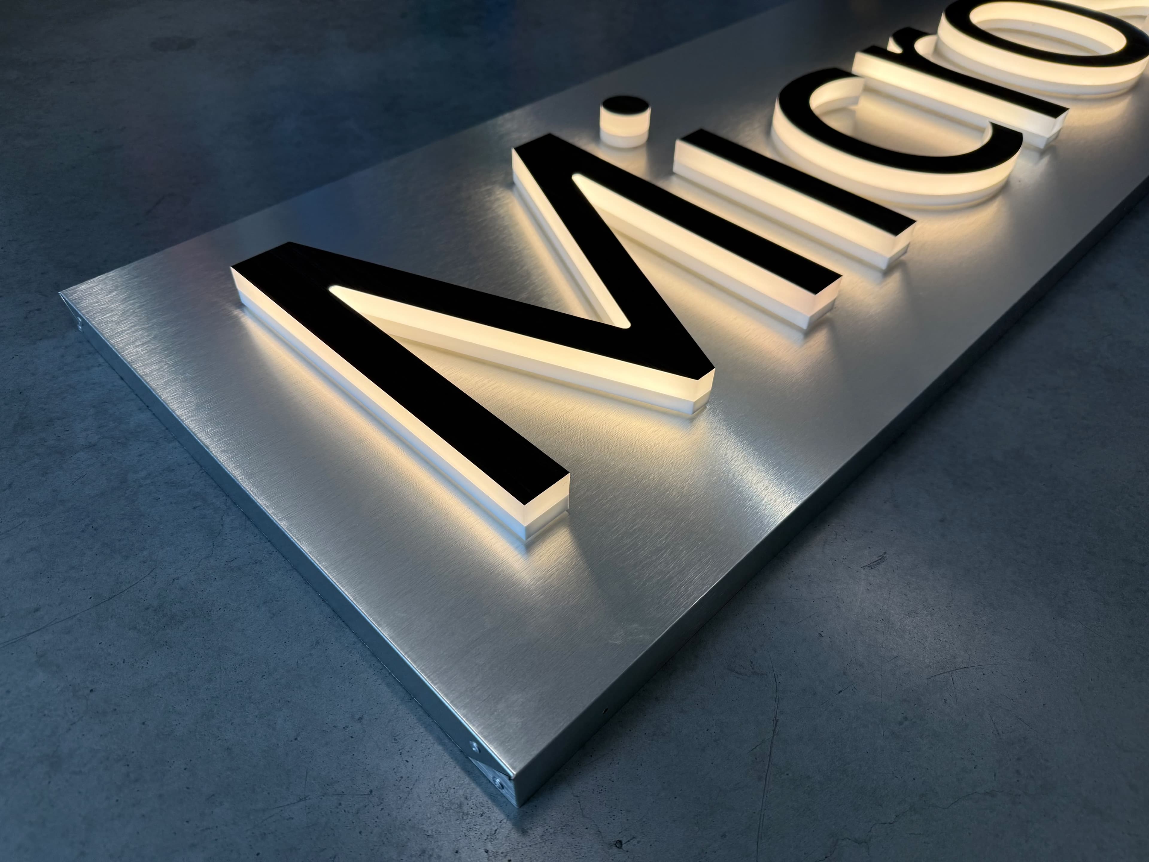 Side lit LED Letter