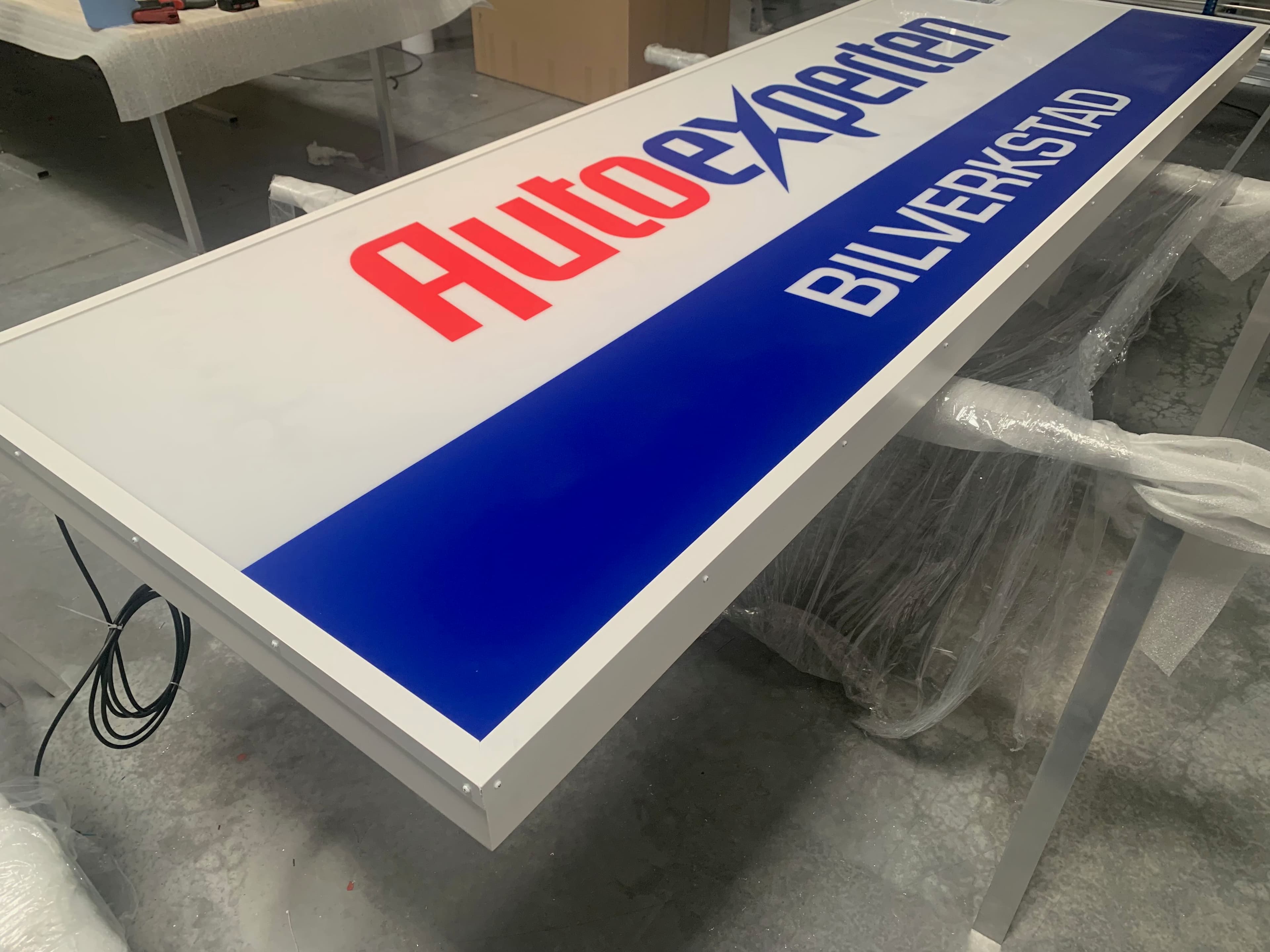L4 Bended Lightbox